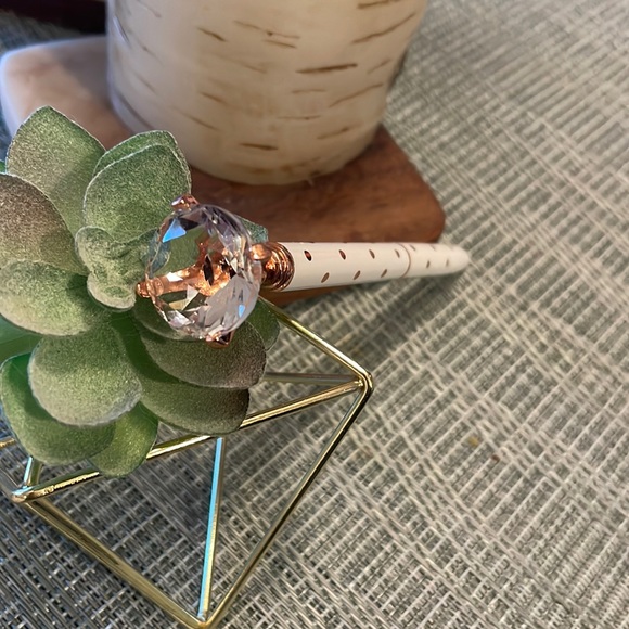 #60 NWT White and Rose Gold Polka Dot Pen with Diamond Jewel Top - Picture 3 of 16